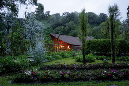 El Arca Residential Pavilion / Mallol - Image 8 of 20