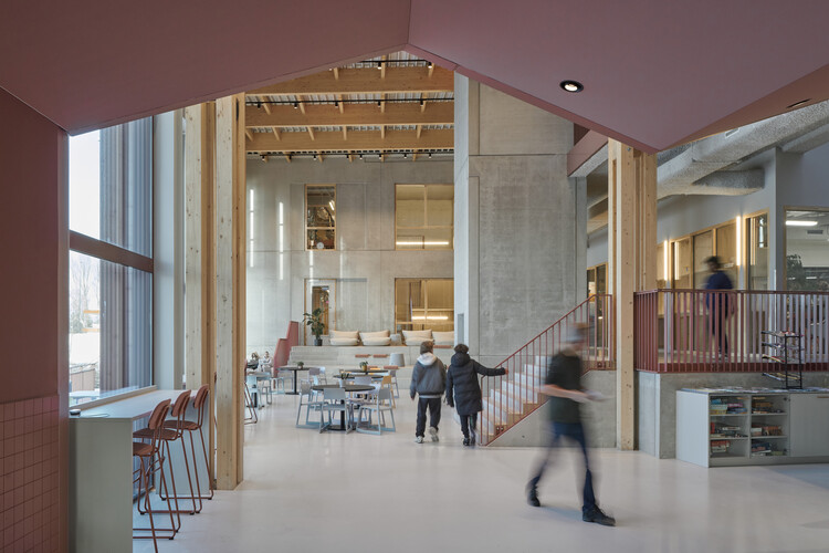 Xplore Agora School Amsterdam / Studio Ard Hoksbergen - Interior Photography, Wood, Chair, Glass
