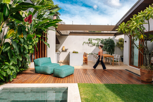 FCM House / Ximenes Leite Arquitetura - Exterior Photography, Garden, Patio, Chair, Courtyard, Balcony
