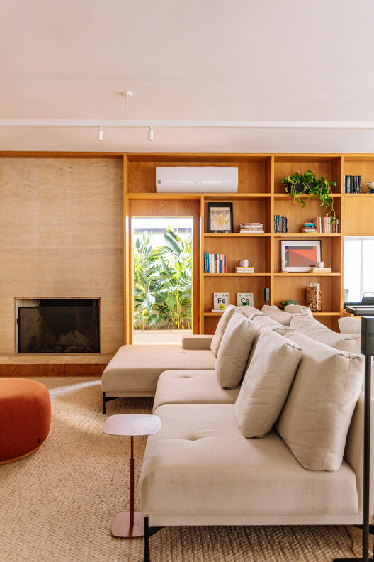 FCM House / Ximenes Leite Arquitetura - Interior Photography, Living Room, Sofa, Wood, Table, Lighting