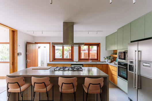 FCM House / Ximenes Leite Arquitetura - Interior Photography, Kitchen, Countertop, Wood, Lighting, Chair, Table