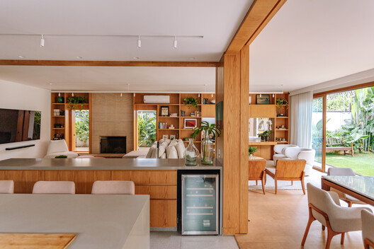 FCM House / Ximenes Leite Arquitetura - Interior Photography, Wood, Table, Chair, Sofa, Lighting