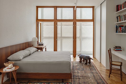 Muxarabi House / Ana Sawaia Arquitetura - Interior Photography, Bedroom, Wood, Bed, Lighting