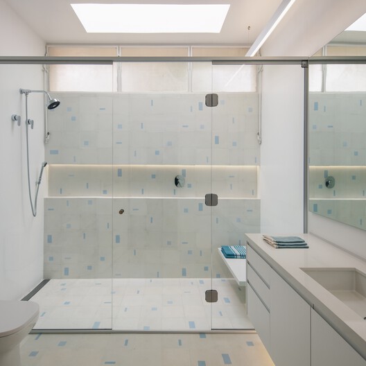 Muxarabi House / Ana Sawaia Arquitetura - Interior Photography, Bathroom, Glass, Shower