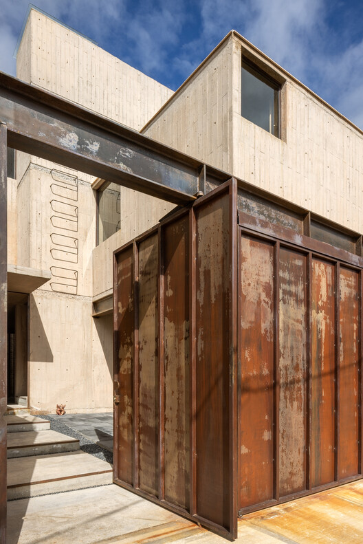 Gardenias House / Vrtical Gardenias House / Vrtical - Interior Photography, Wood, Concrete