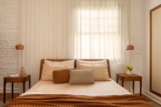 Limoeiro House / Mana arquitetura - Interior Photography, Bedroom, Bed, Wood, Lighting