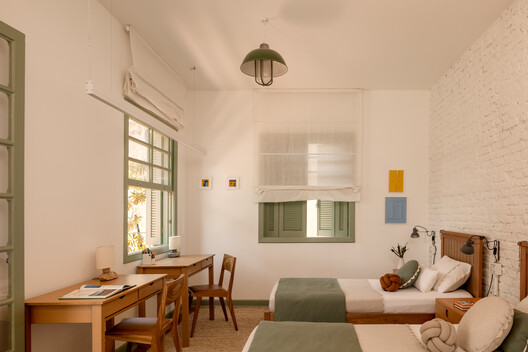 Limoeiro House / Mana arquitetura - Interior Photography, Dining room, Wood, Door, Chair, Bedroom, Bed