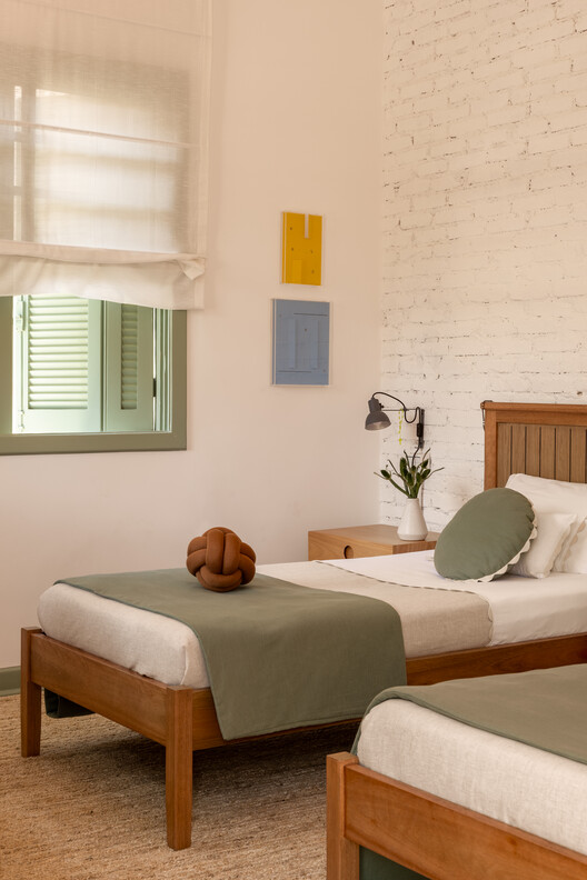 Limoeiro House / Mana arquitetura - Interior Photography, Bedroom, Bed, Wood, Lighting