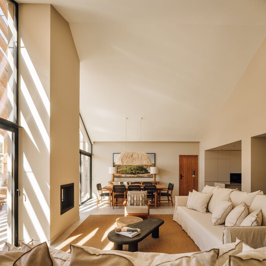 Sublime Comporta Sand / Fragmentos - Interior Photography, Living Room, Sofa, Wood, Lighting, Chair