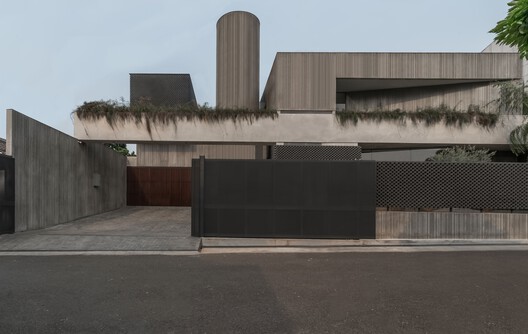 RJH House / Wiyoga Nurdiansyah - Exterior Photography, Concrete