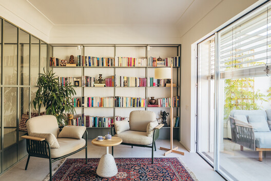 Piso Oliva / More&Co Piso Oliva / More&Co - Interior Photography, Shelving, Wood, Lighting, Chair, Table