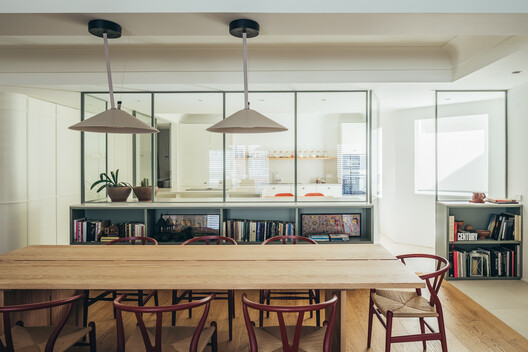 Piso Oliva / More&Co Piso Oliva / More&Co - Interior Photography, Table, Wood, Lighting, Chair, Shelving