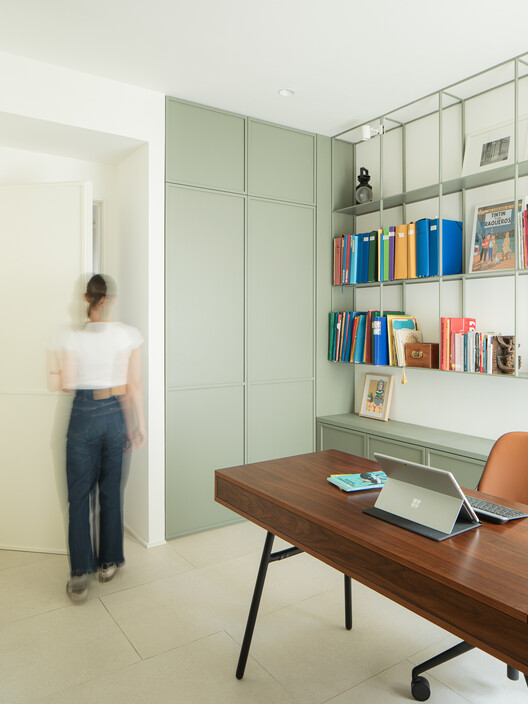 Piso Oliva / More&Co Piso Oliva / More&Co - Interior Photography, Closet, Shelving, Wood, Table, Lighting, Chair