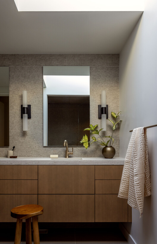 Island Crest / ONOMA Architecture - Interior Photography, Bathroom, Countertop, Sink