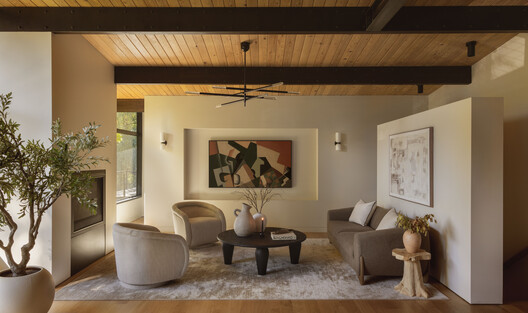 Island Crest / ONOMA Architecture - Interior Photography, Living Room, Wood, Lighting, Table, Chair