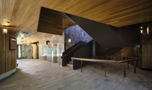 The Building in Motion: How Vertical Mobility Is Redefining Contemporary Architecture The Building in Motion: How Vertical Mobility Is Redefining Contemporary Architecture - Image 2 of 8