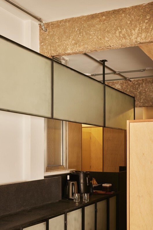 Cosme Velho Apartment / Venta Arquitetos Cosme Velho Apartment / Venta Arquitetos - Interior Photography, Wood, Lighting, Glass, Chair