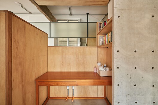 Cosme Velho Apartment / Venta Arquitetos Cosme Velho Apartment / Venta Arquitetos - Interior Photography, Wood, Lighting, Shelving