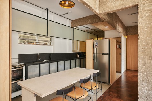 Cosme Velho Apartment / Venta Arquitetos Cosme Velho Apartment / Venta Arquitetos - Interior Photography, Kitchen, Wood, Lighting, Countertop, Chair, Glass