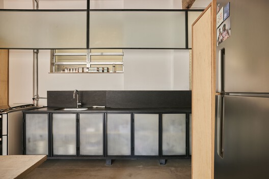 Cosme Velho Apartment / Venta Arquitetos Cosme Velho Apartment / Venta Arquitetos - Interior Photography, Kitchen, Wood, Lighting, Glass