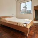 Apartamento Cosme Velho / Venta Arquitetos - Fotografía interior, Dormitorio, Camas, Madera, Iluminación
