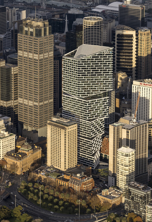 The Building in Motion: How Vertical Mobility Is Redefining Contemporary Architecture - Image 3 of 8
