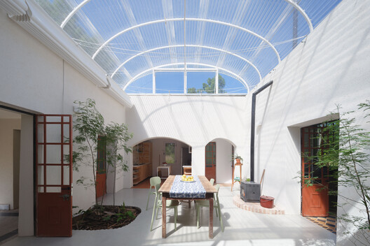 Rural Guesthouse La Reunión / IR arquitectura + Menhir Arquitectura Rural Guesthouse La Reunión / IR arquitectura + Menhir Arquitectura - Interior Photography, Dining room, Courtyard