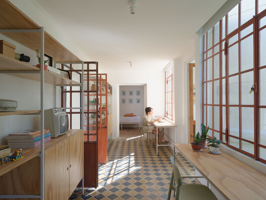 Rural Guesthouse La Reunión / IR arquitectura + Menhir Arquitectura Rural Guesthouse La Reunión / IR arquitectura + Menhir Arquitectura - Interior Photography, Wood, Table, Shelving, Chair