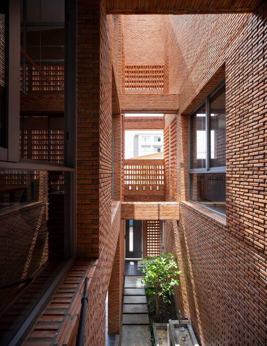 Baan You Yen Residence / Studio Miti - Interior Photography, Wood, Brick