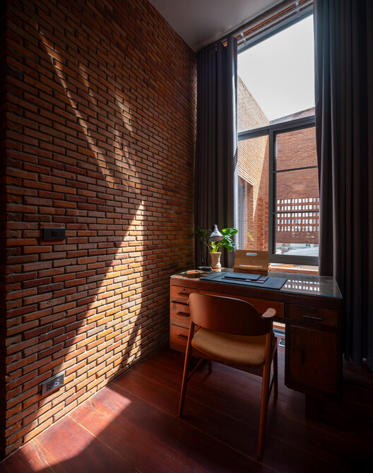 Baan You Yen Residence / Studio Miti - Interior Photography, Brick, Chair
