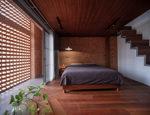 Baan You Yen Residence / Studio Miti - Interior Photography, Bedroom, Wood, Brick, Beam