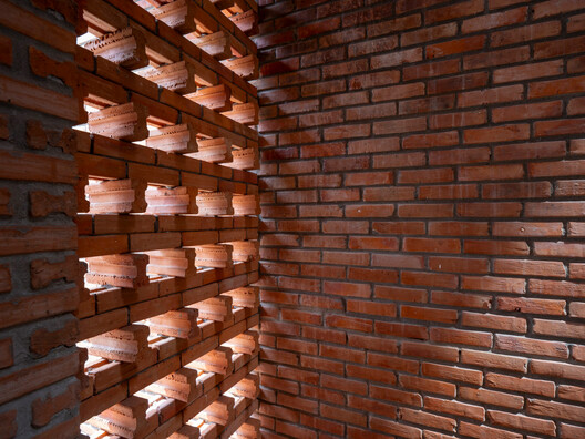 Baan You Yen Residence / Studio Miti - Interior Photography, Brick