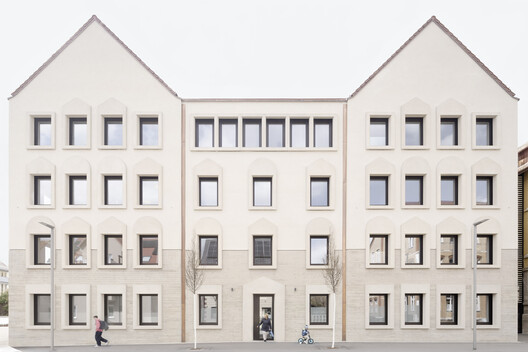 Educational Center with an Adult Education School, Music School and Kindergarten  / Bez+Kock Architekten - Facade