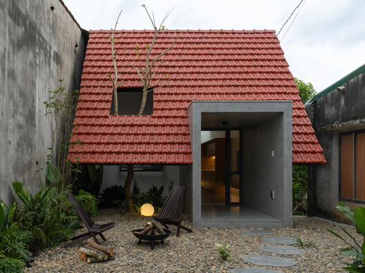 Nam Da House / 24Minimalist Architecture
