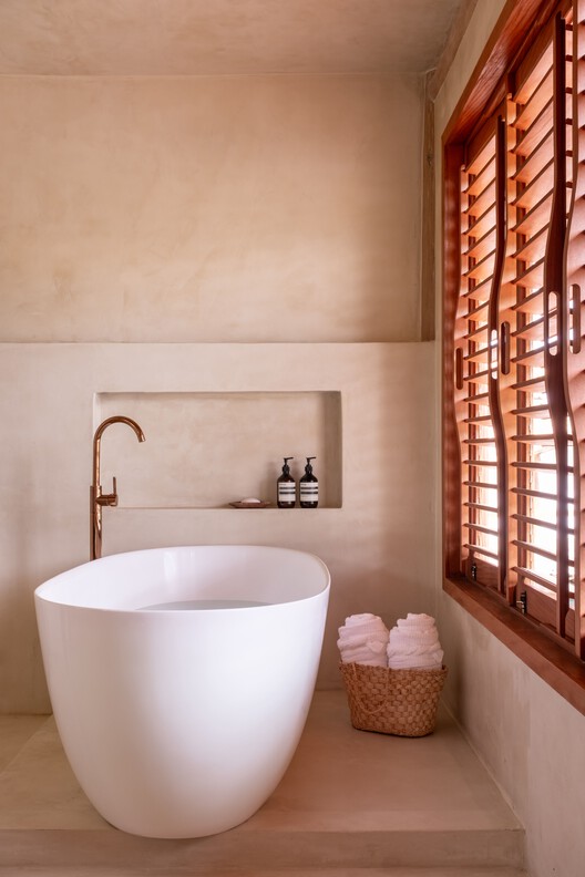 Jangada House / W.A.M.V Architecture Jangada House / W.A.M.V Architecture - Interior Photography, Bathroom, Wood, Sink, Bathtub