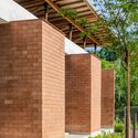 Anjung House / Eleena Jamil Architect - Offices