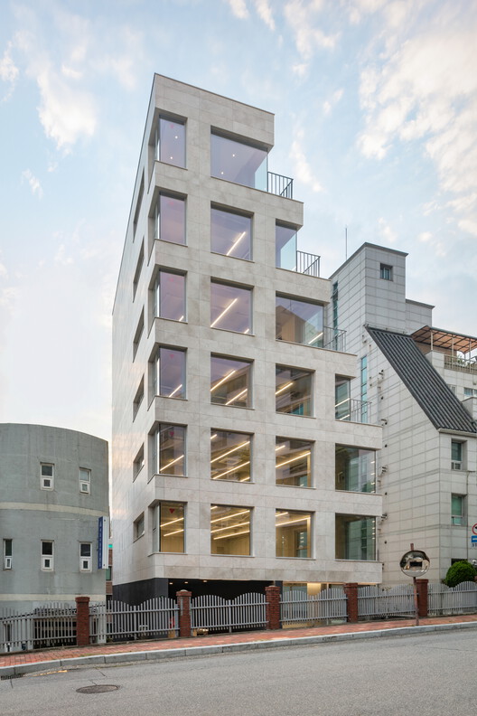 YP Building / Simplex Architecture - Exterior Photography, Facade, Concrete