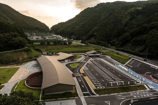 Makino's Roadside Station / Wakatake Town Planning Research Institute + STUDIO YY + WORKSTATION  - Image 34 of 38