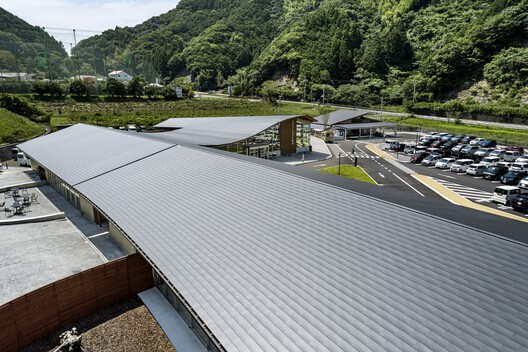 Makino's Roadside Station / Wakatake Town Planning Research Institute + STUDIO YY + WORKSTATION  - Exterior Photography