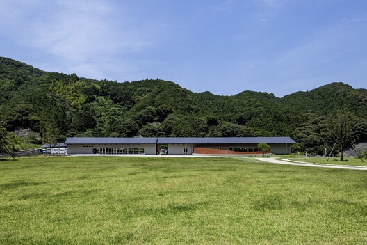 Makino's Roadside Station / Wakatake Town Planning Research Institute + STUDIO YY + WORKSTATION  - Image 12 of 38