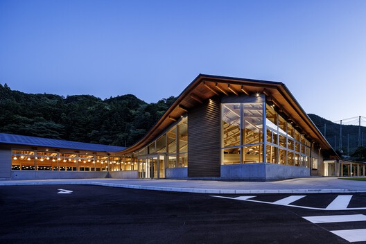 Makino's Roadside Station / Wakatake Town Planning Research Institute + STUDIO YY + WORKSTATION  - Image 36 of 38