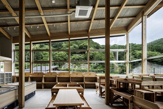 Makino's Roadside Station / Wakatake Town Planning Research Institute + STUDIO YY + WORKSTATION  - Interior Photography, Living Room, Wood, Beam