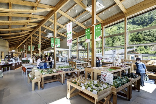 Makino's Roadside Station / Wakatake Town Planning Research Institute + STUDIO YY + WORKSTATION  - Interior Photography