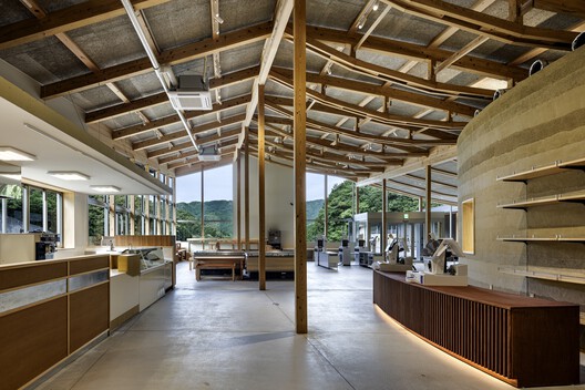 Makino's Roadside Station / Wakatake Town Planning Research Institute + STUDIO YY + WORKSTATION  - Interior Photography, Kitchen, Wood, Beam