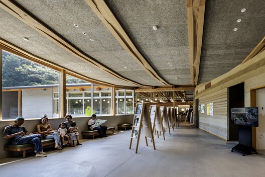 Makino's Roadside Station / Wakatake Town Planning Research Institute + STUDIO YY + WORKSTATION  - Interior Photography