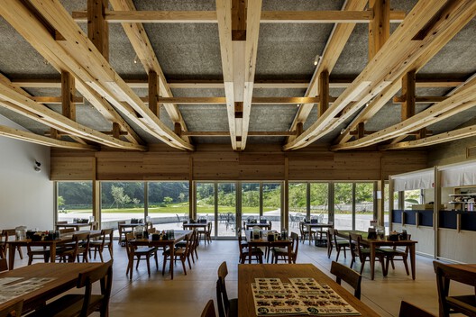 Makino's Roadside Station / Wakatake Town Planning Research Institute + STUDIO YY + WORKSTATION  - Interior Photography, Dining room, Wood