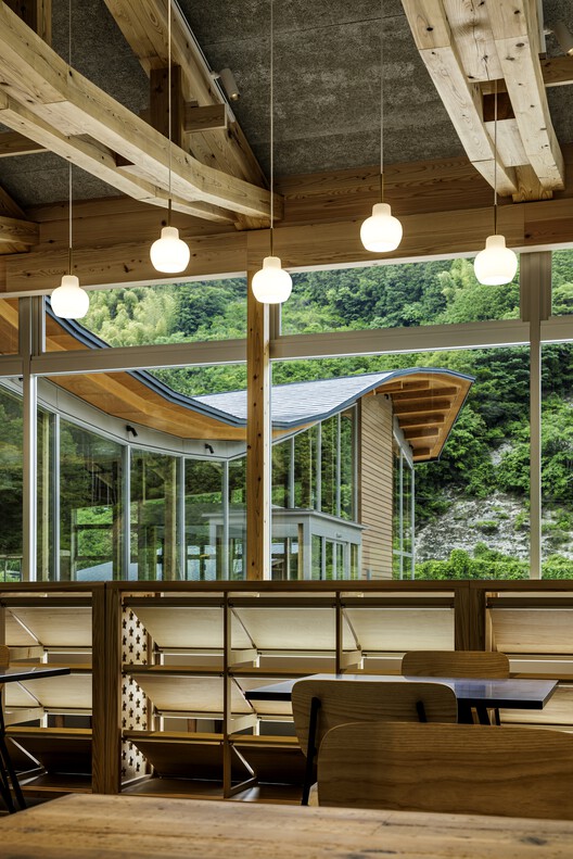 Makino's Roadside Station / Wakatake Town Planning Research Institute + STUDIO YY + WORKSTATION  - Interior Photography, Wood, Table, Glass, Chair, Beam