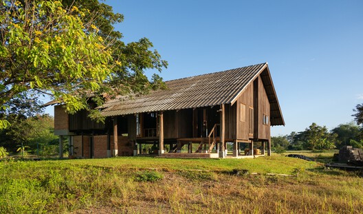 Raintree Lane Farm House / Yangnar Studio - Exterior Photography, Wood, Door