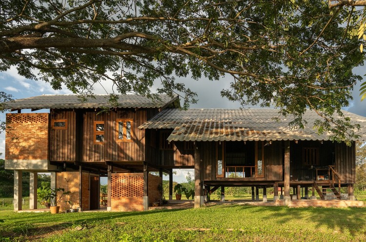 Raintree Lane Farm House / Yangnar Studio - Residential Architecture