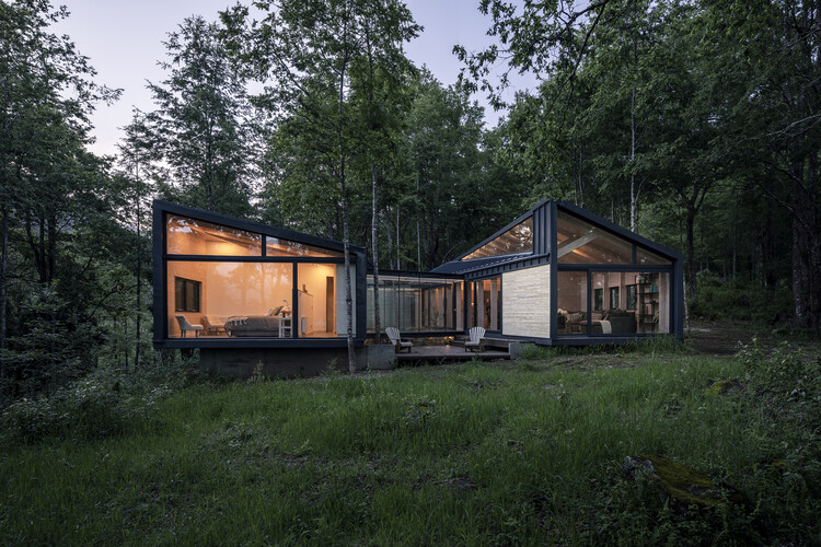 Revestir para resistir: 5 casas en Chile que combinan madera acetilada con diferentes materiales - Imagen 10 de 15